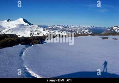 Wanderer, trekking oder Wandern im Norden von Schweden und Norwegen in der skandinavischen Gebirge Lapplands über dem Polarkreis Stockfoto