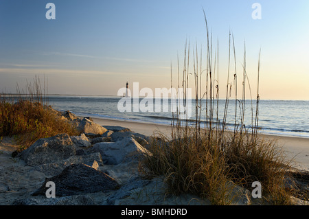 Ersten Licht des morgens auf Morris Leuchtturm in Folly Beach in Charleston County, South Carolina Stockfoto