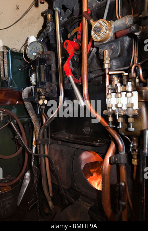 Großbritannien, England, Devon, Paignton und Dartmouth Steam Railway, GWR 4200 Klasse 4277 2-8-0 t Lokomotive Fußplatte Stockfoto