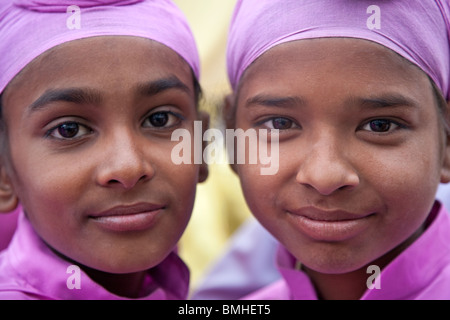 Sikh-jungen. Golden Temple. Amritsar. Punjab. Indien Stockfoto