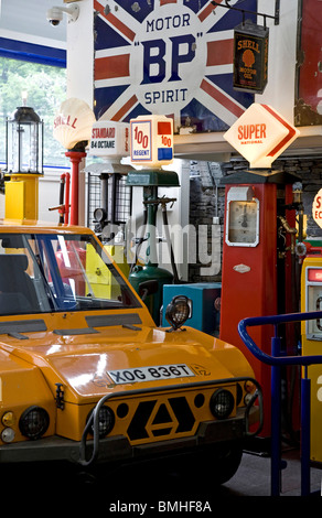 Innere des Lakeland Motor Museum, Newby Bridge, Cumbria Stockfoto