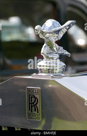 Die Spirit of Ecstasy, auch als Emily, Silver Lady oder Flying Lady an einem Kraftfahrzeug Rolls-Royce Stockfoto