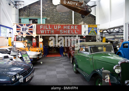 Innenraum des Lakeland Motor Museum, Newby Bridge, Cumbria, Großbritannien Stockfoto