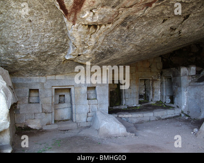 Der Tempel des Mondes in einer Höhle unter der Spitze Huayna Picchu am alten Inka-Ruinen von Machu Picchu in der Nähe von Cusco in Peru Stockfoto