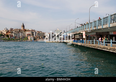 Istanbul Restaurant Terrasse Boote Goldene Horn Galata Brücke Waterfront Tower Fische Angeln Eminonu Stockfoto