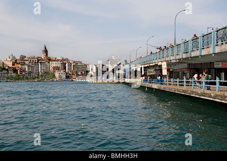 Istanbul Restaurant Terrasse Boote Goldene Horn Galata Brücke Waterfront Tower Fische Angeln Eminonu Stockfoto