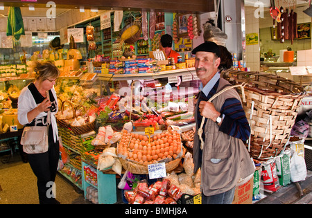 Kadikoy-Istanbul Türkei Markt Lebensmittelhändler Lebensmittelgeschäft porter Stockfoto