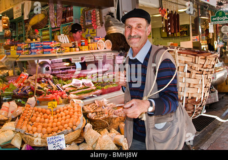 Kadikoy-Istanbul Türkei Markt Lebensmittelhändler Lebensmittelgeschäft porter Stockfoto