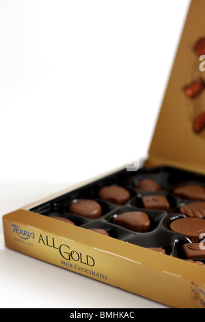 Terrys alles Gold Pralinenschachtel Stockfoto