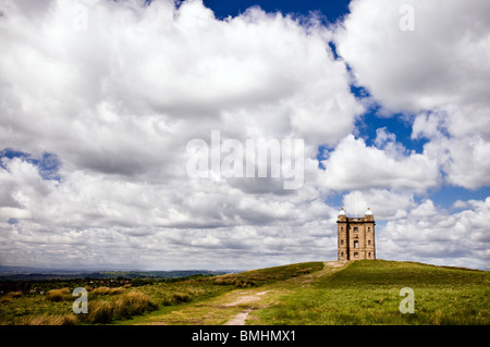 Ein Turm, genannt den Käfig in Lyme Park in Cheshire, England. Stockfoto