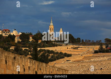 Israel, Jerusalem, Ölberg, jüdischer Friedhof, Orthodox Church of the Ascension, Pater Noster Kirche Stockfoto