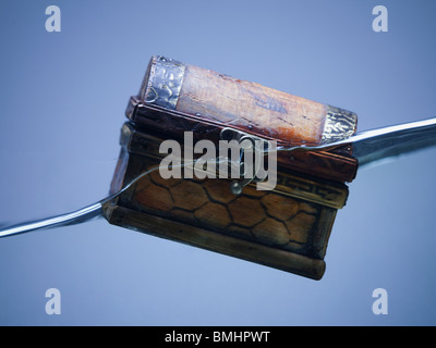 Schatztruhe im Wasser versinken Stockfoto