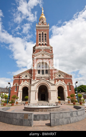 Basilika von Notre-Dame de Brebières in Albert Somme Frankreich Stockfoto