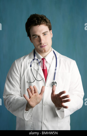 glücklichen jungen männlichen Arzt Mann gut aussehend Stockfoto