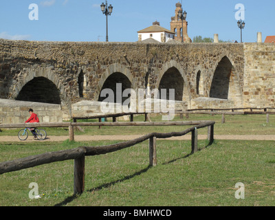 Brücke von Paso Honroso in Hospital de Orbigo. Leon-Provinz. Spanien. Stockfoto