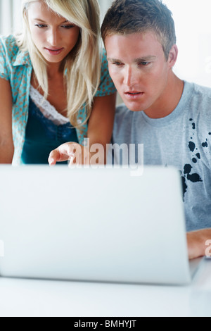 Studenten, die Arbeiten am laptop Stockfoto