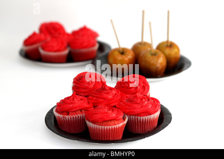 Cup Cakes und Toffee Äpfel Stockfoto