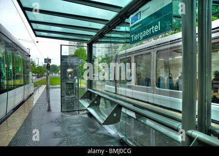 Straßburg, Straßenbahn, Haltestelle Tiergaertel - Straßburg, Straßenbahn, Endstation Tiergaertel Stockfoto