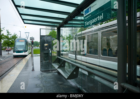 Straßburg, Straßenbahn, Haltestelle Tiergaertel - Straßburg, Straßenbahn, Endstation Tiergaertel Stockfoto