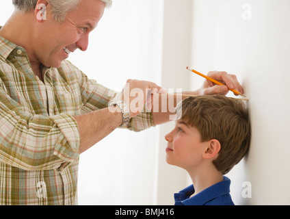 Vater Mess Sohn Wachstum Stockfoto