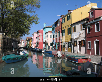 Burano, Venedig: Bunte Häuser auf Burano, eine Insel in der Lagune in der Nähe von Venedig Stockfoto