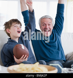 Vater und Sohn gerade Fußball-Spiel Stockfoto