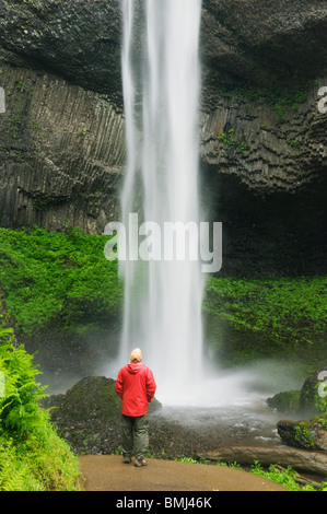 Latourell Falls, Columbia River Gorge, Oregon USA Mai Stockfoto