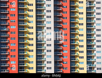 Balkone im Mehrfamilienhaus Stockfoto