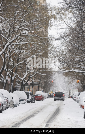 Schneebedeckte Straße Stockfoto