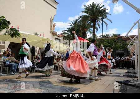 Traditionelle Tänzer in Pueblo Canario, Doramas-Park, Las Palmas de Gran Canaria Stockfoto