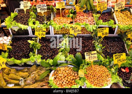 Kadikoy-Istanbul Markt Gemüsehändler OlivesTurkey Stockfoto