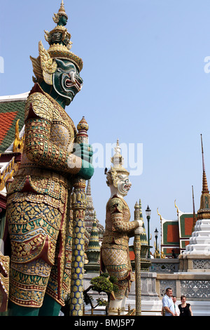 Thotkhirithon, riesige Dämonen (Yaksha) bewachen den Grand Palace. Wat Phra Kaeo, Bangkok, Thailand. Stockfoto