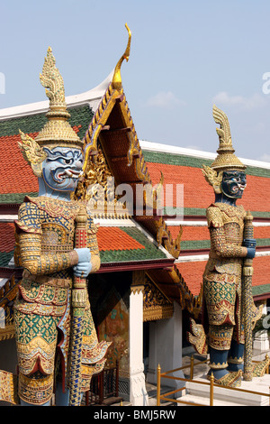 Thotkhirithon, riesige Dämonen (Yaksha) bewachen den Grand Palace. Wat Phra Kaeo, Bangkok, Thailand. Stockfoto