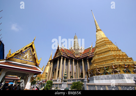 Goldene Chedi oberen Terrasse Wat Phra Kaew, The Grand Palace Bangkok. Thailand. Stockfoto