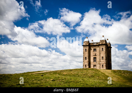 Ein Turm, genannt den Käfig in Lyme Park in Cheshire, England. Stockfoto