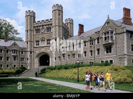 Campus der Princeton University, Blair Hall. Schüler gehen zu den Kursen auf dem Campus. Das College ist eine Ivy League School in New Jersey, USA Stockfoto