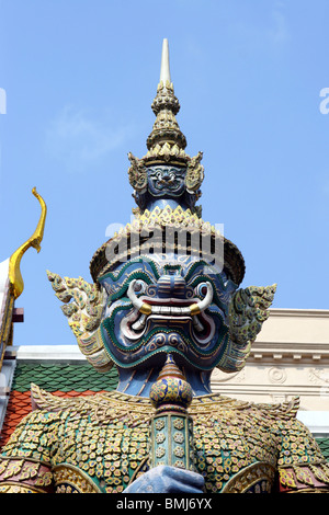 Thotkhirithon, riesige Dämonen (Yaksha) bewachen den Grand Palace. Wat Phra Kaeo, Bangkok, Thailand. Stockfoto