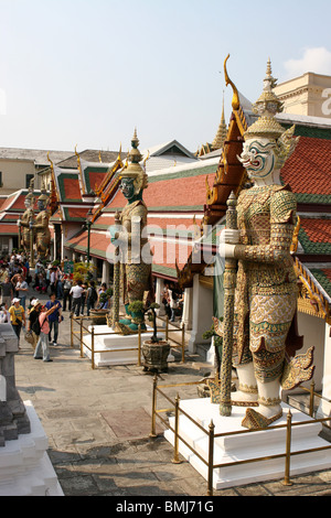 Thotkhirithon, riesige Dämonen (Yaksha) bewachen den Grand Palace. Wat Phra Kaeo, Bangkok, Thailand. Stockfoto