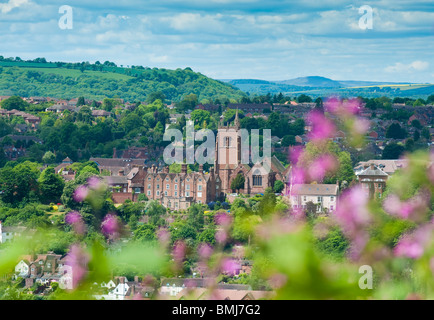 St. Leonards Kirche und hohe Stadt, Bridgnorth von Queen es Parlour, Shropshire, England Stockfoto