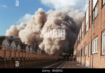 Abriss des Wohnblocks in Hackney, London England Stockfoto