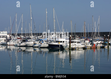 Eine der (17) Bilder in der Brighton Marina. Verschiedene vertikale und horizontale Bilder über, um zu erwägen, genießen Sie bitte. Stockfoto