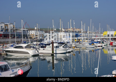 Eine der (17) Bilder in der Brighton Marina. Verschiedene vertikale und horizontale Bilder über, um zu erwägen, genießen Sie bitte. Stockfoto