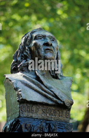 Skulptur von Chief Seattle im Pioneer Square Viertel der Innenstadt von Seattle, Washington. Stockfoto