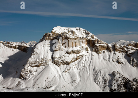 Dramatische Klippen Gesichter Munte Jela Mont De Stevia über Selva Val Gardena Winter Dolomiten winter Stockfoto