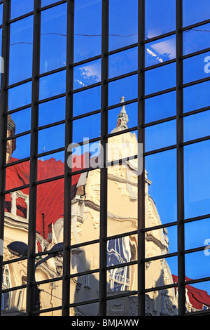 Spiegelbild im Fenster, Riga, Lettland