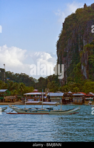 EL NIDO Hafen im Nordwesten der Insel PALAWAN - Philippinen Stockfoto