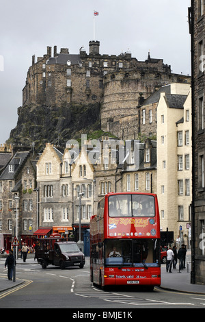 Sightseeing-Bus, Edinburgh Castle, Grassmarket, Edinburgh, Schottland Stockfoto