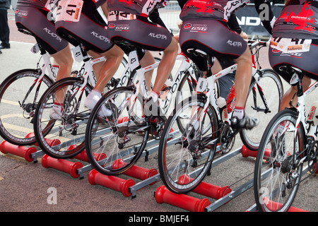 Mehrere Variablen Widerstand Bike trainer Radfahren Walzen von Reitern in der Kuota-Road.CC Team, Runde 5 Tour Serie, Southport, Merseyside, Großbritannien Stockfoto