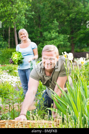 Paar im Garten Stockfoto