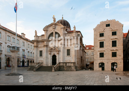 Orlandos Säule und Kirche des Hl. Blasius, Luza Square, Dubrovnik, Kroatien. Stockfoto